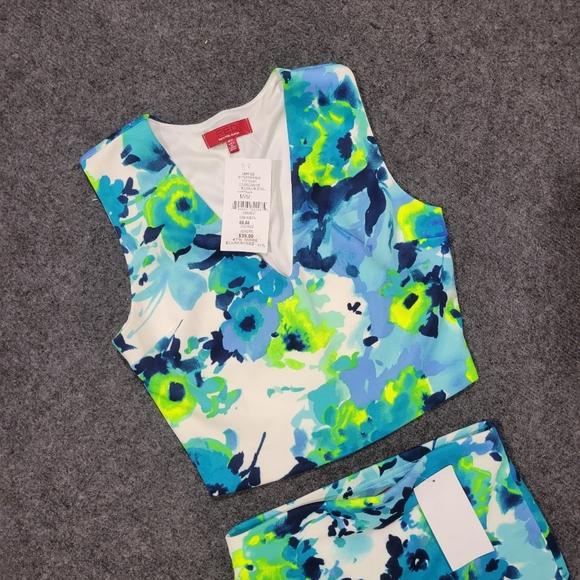 NWT two piece set! Saks Fifth Avenue - Picture 7 of 11